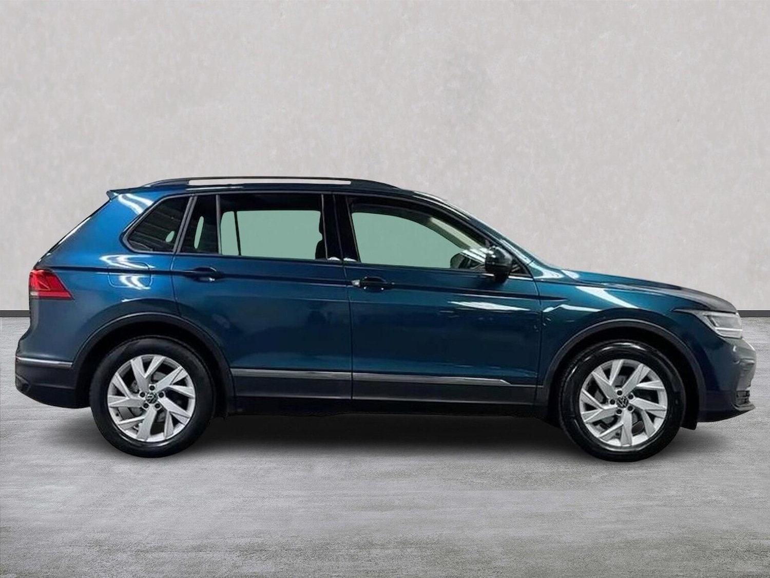 Used Volkswagen Tiguan 2021 for sale - 77980026: Photo 3