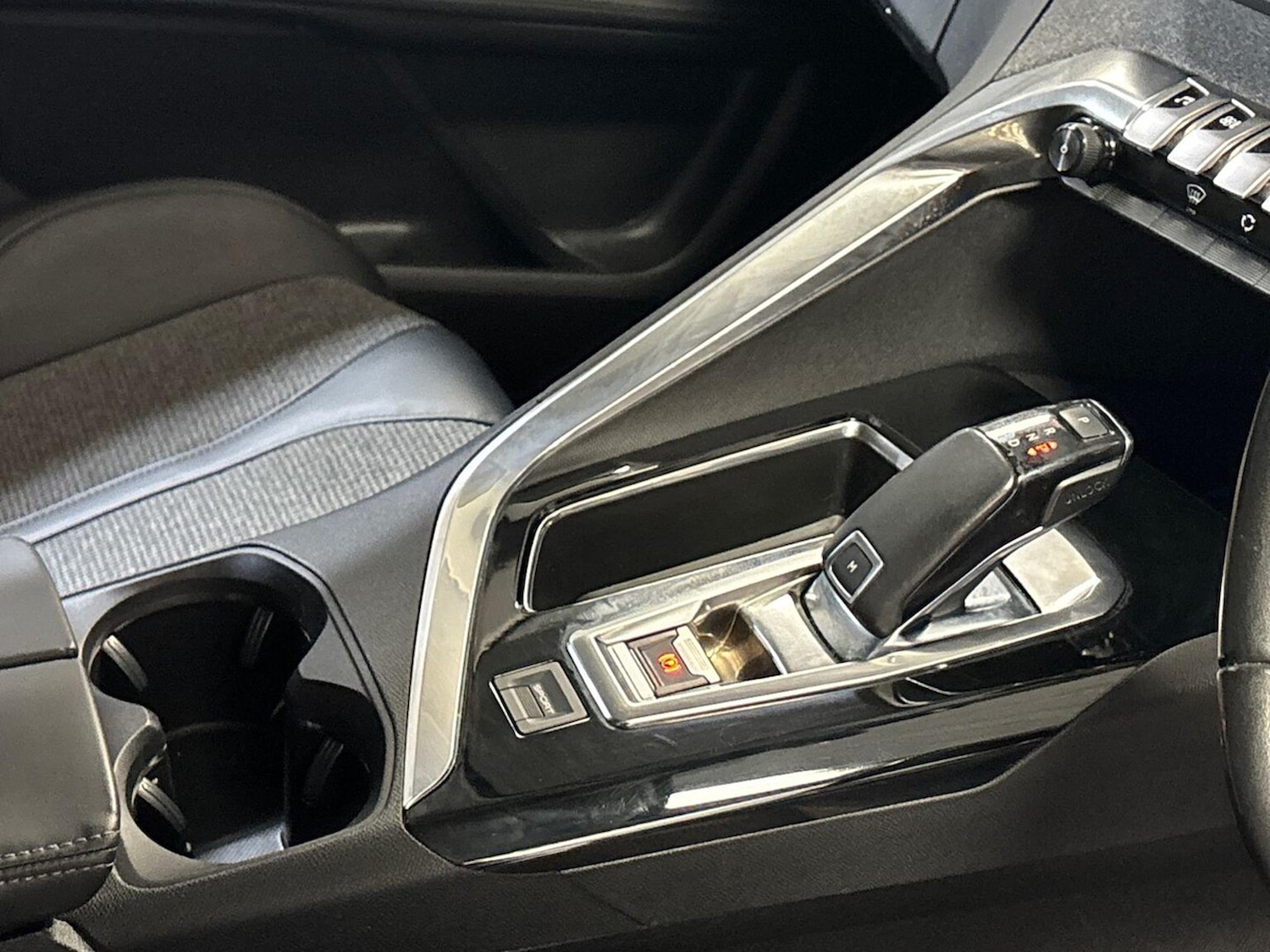 Used Peugeot 3008 2018 for sale - 76638876: Photo 13