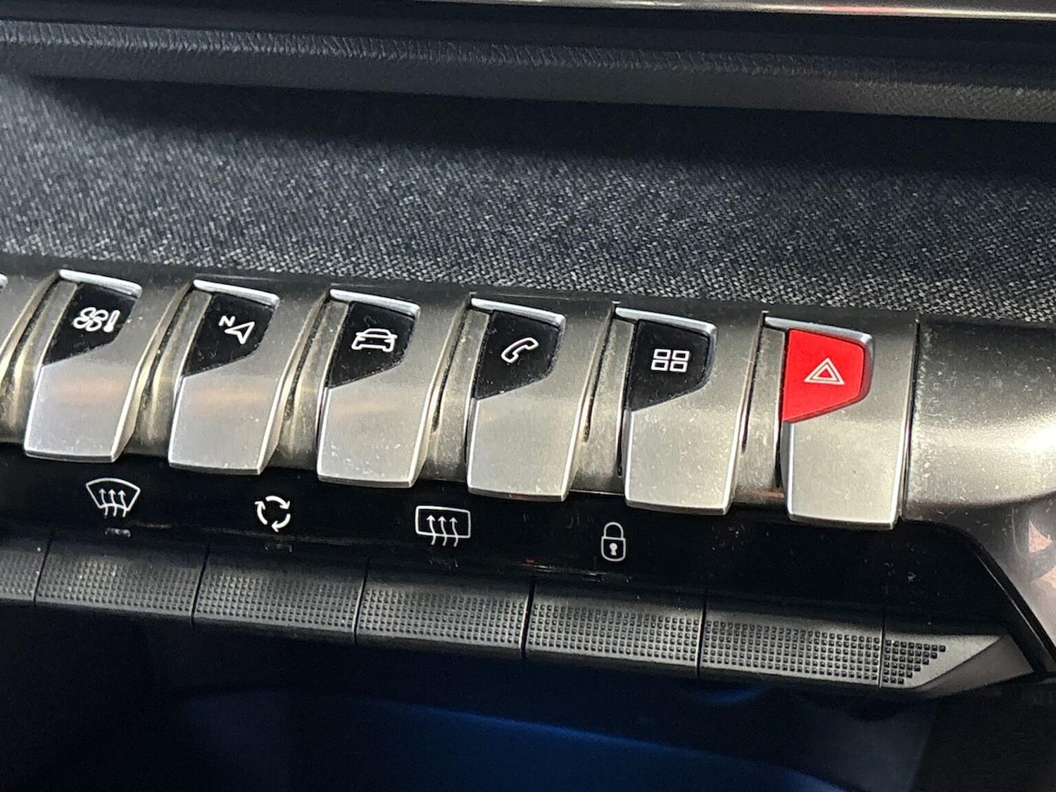 Used Peugeot 3008 2018 for sale - 76638876: Photo 22