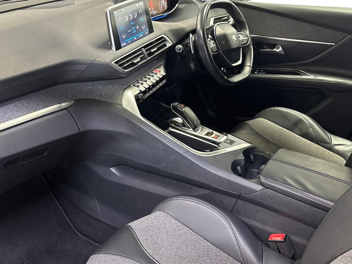 Used Peugeot 3008 2018 for sale - 76638876: Photo 7