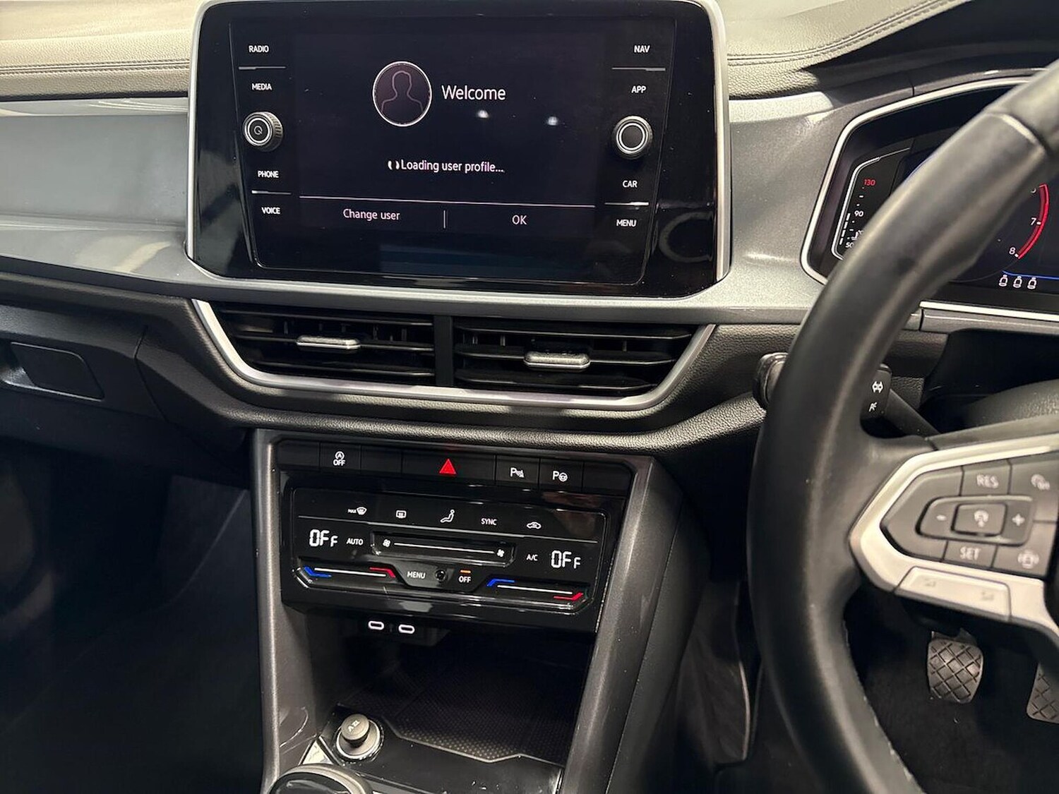 Used Volkswagen T-Roc 2022 for sale - 77487737: Photo 11