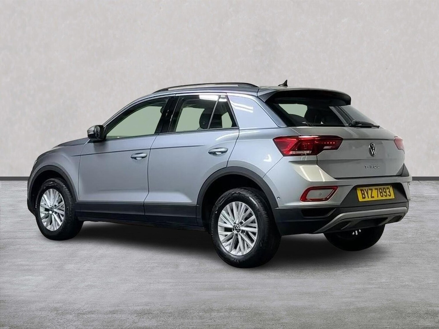 Used Volkswagen T-Roc 2022 for sale - 76918970: Photo 2