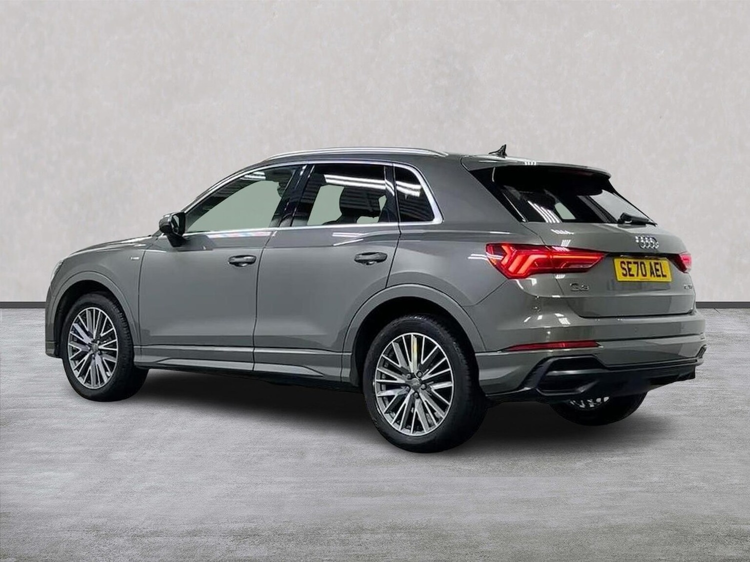 Used Audi Q3 2020 for sale - 77489244: Photo 2