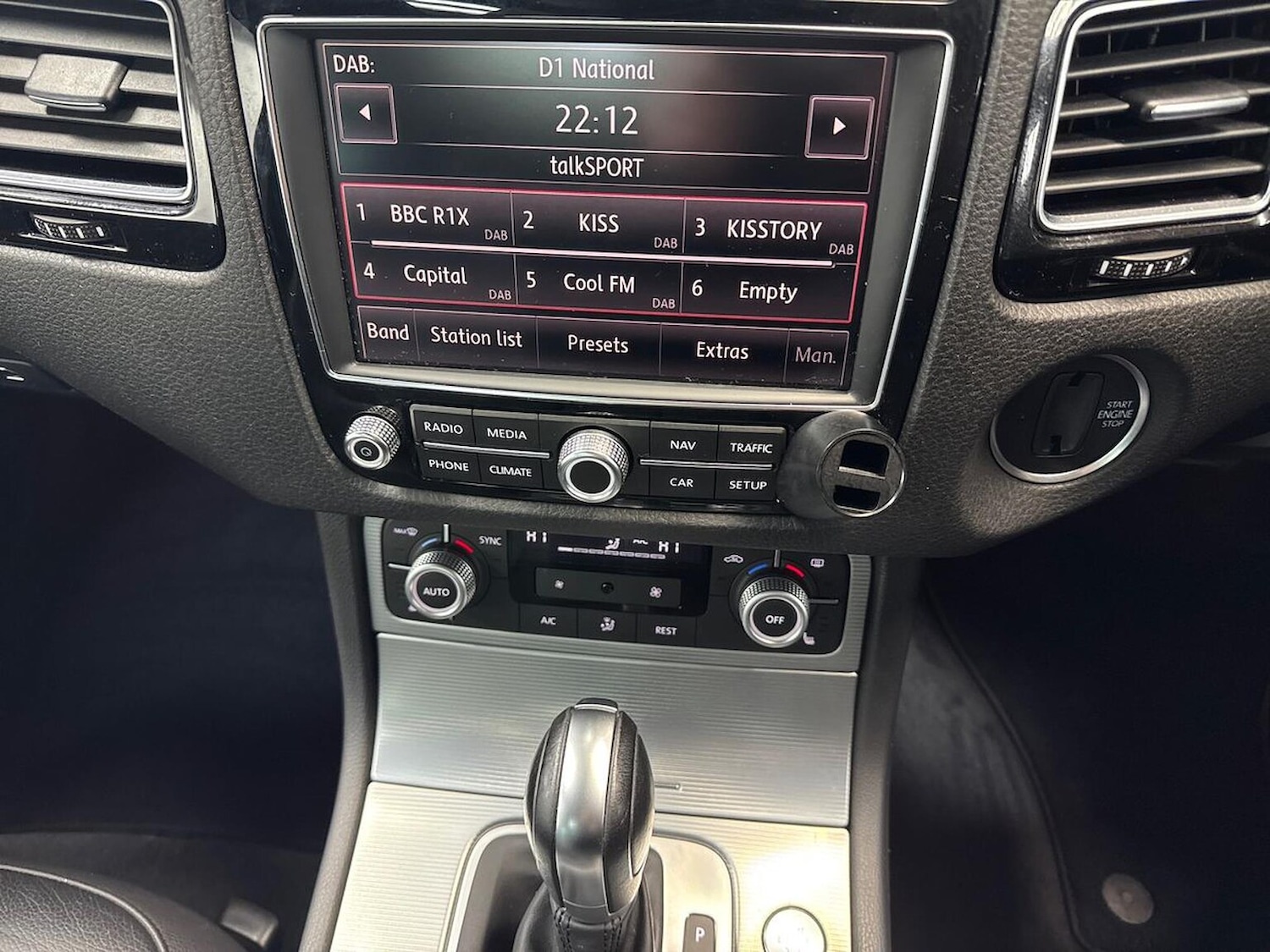 Used Volkswagen Touareg 2016 for sale - 77487777: Photo 11