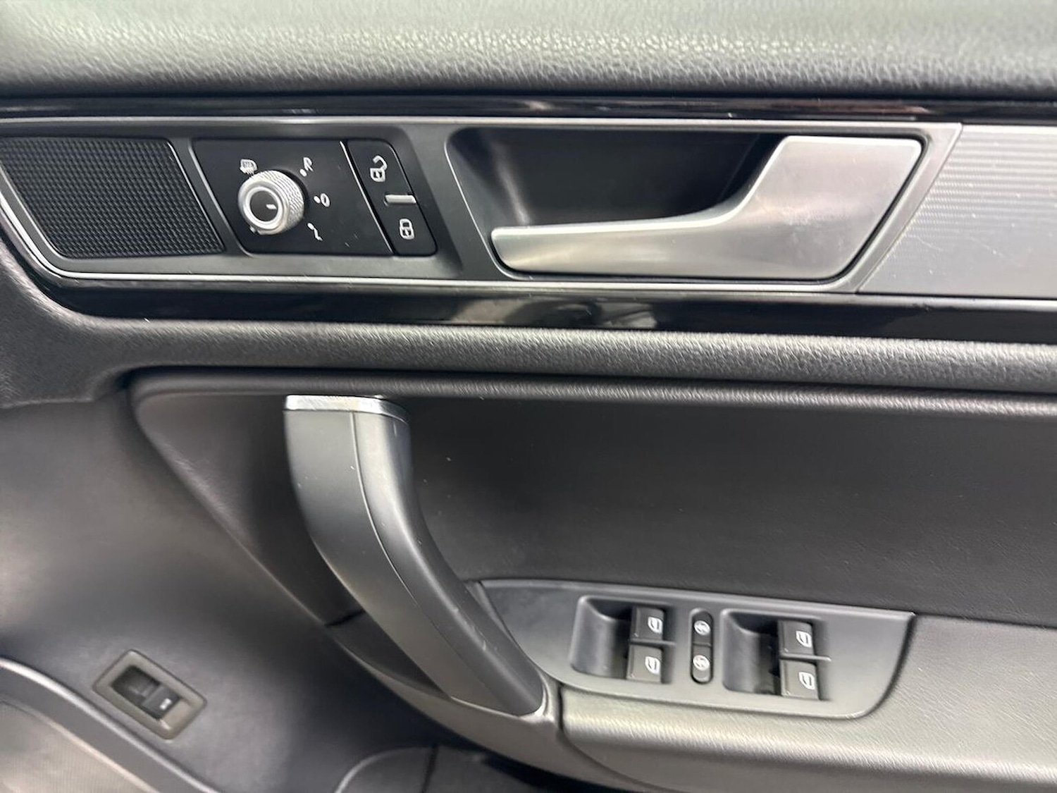 Used Volkswagen Touareg 2016 for sale - 77487777: Photo 21