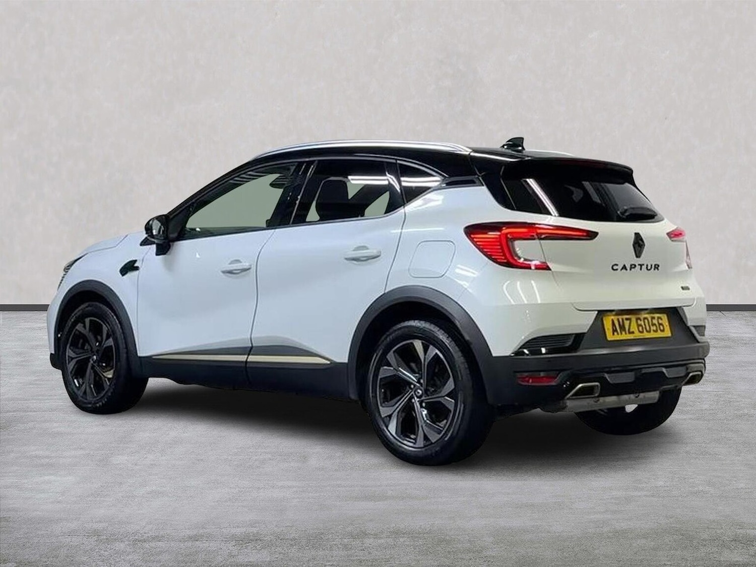 Used Renault Captur 2023 for sale - 76821728: Photo 2