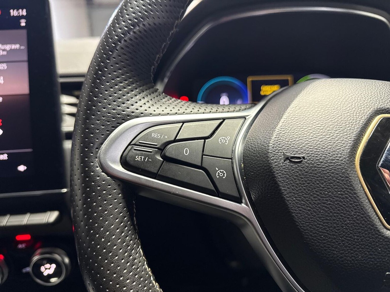 Used Renault Captur 2023 for sale - 76821728: Photo 24