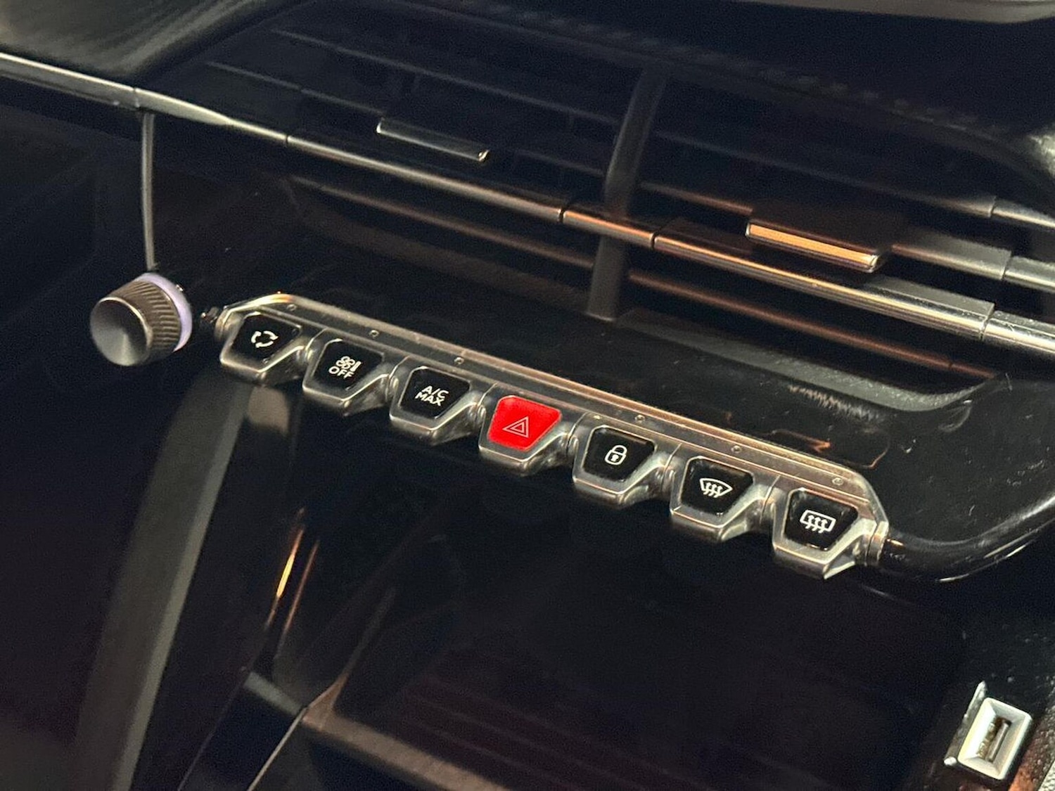 Used Peugeot 2008 2023 for sale - 78026181: Photo 12