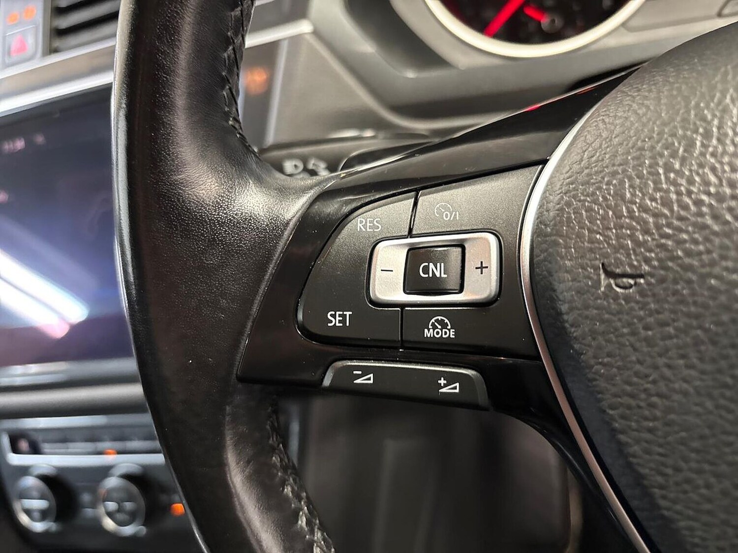 Used Volkswagen Tiguan 2017 for sale - 76565432: Photo 24