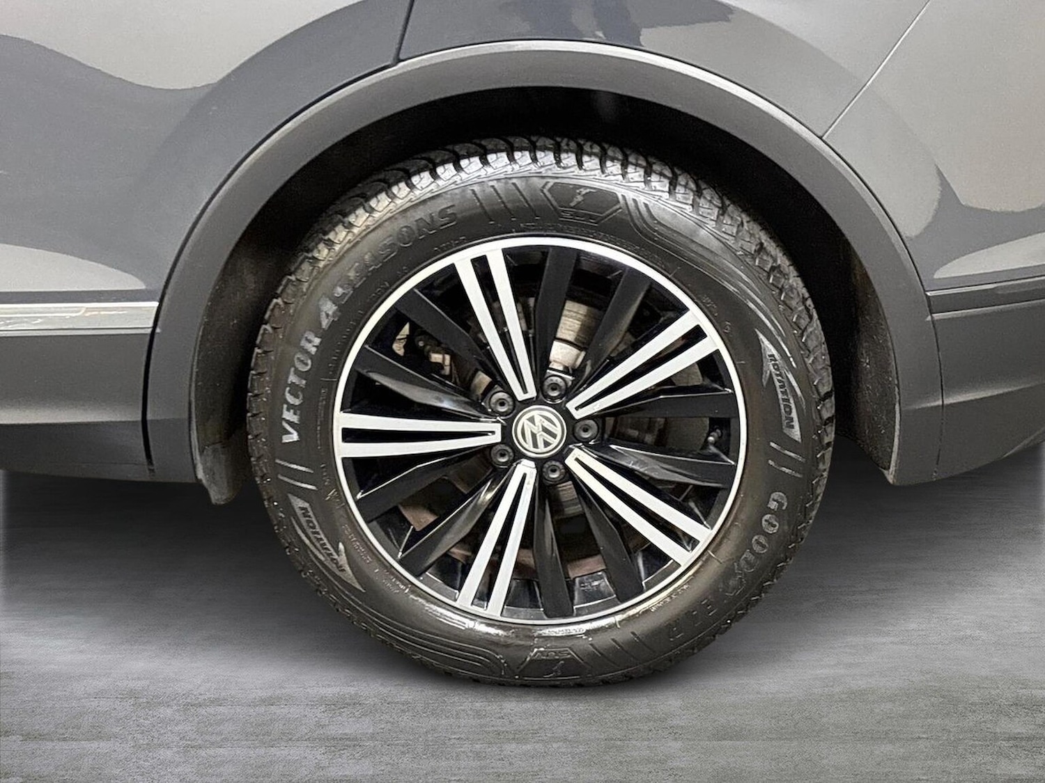 Used Volkswagen Tiguan 2017 for sale - 76565432: Photo 6