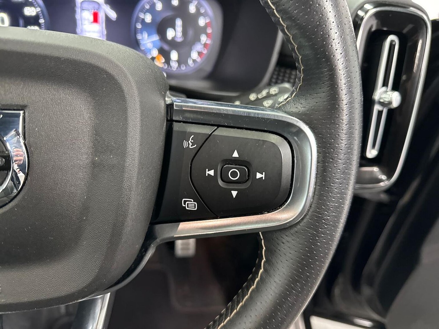 Used Volvo XC40 2020 for sale - 77845323: Photo 24