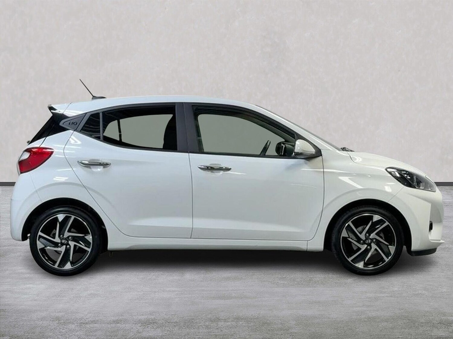 Used Hyundai i10 2023 for sale - 76264405: Photo 3