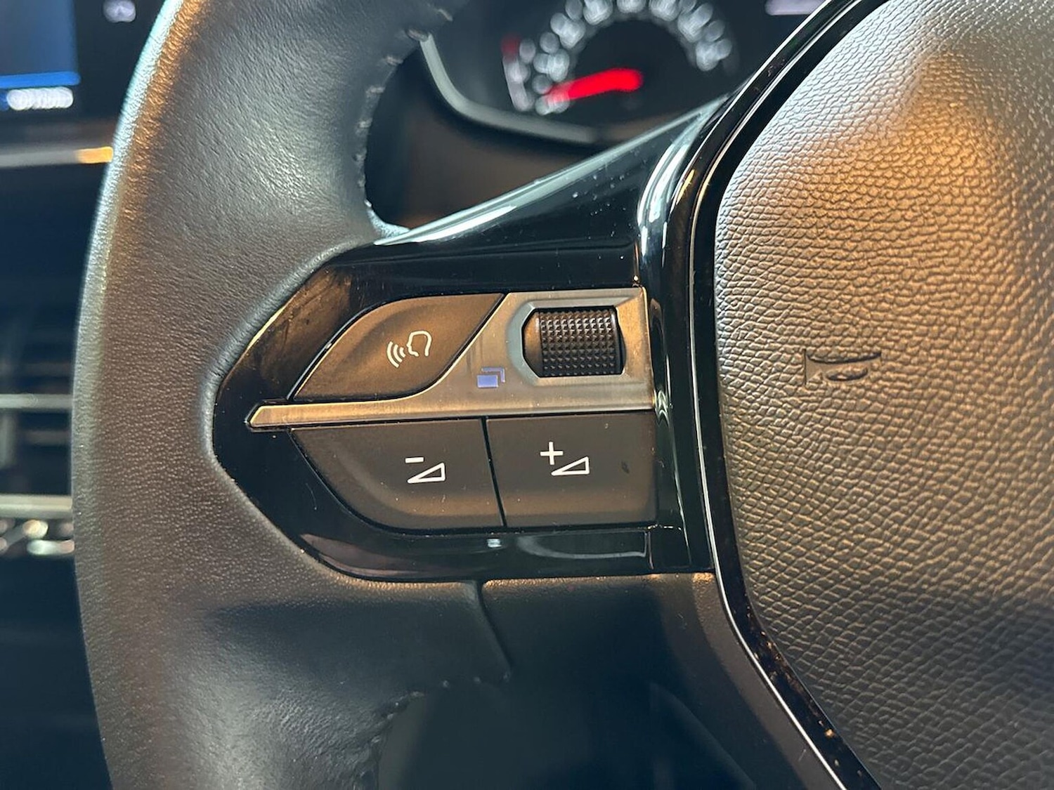 Used Peugeot 2008 2022 for sale - 77034622: Photo 25