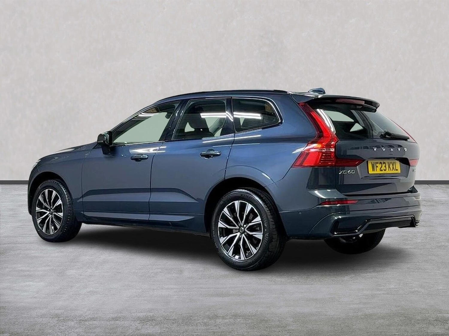 Used Volvo XC60 2023 for sale - 76559730: Photo 2