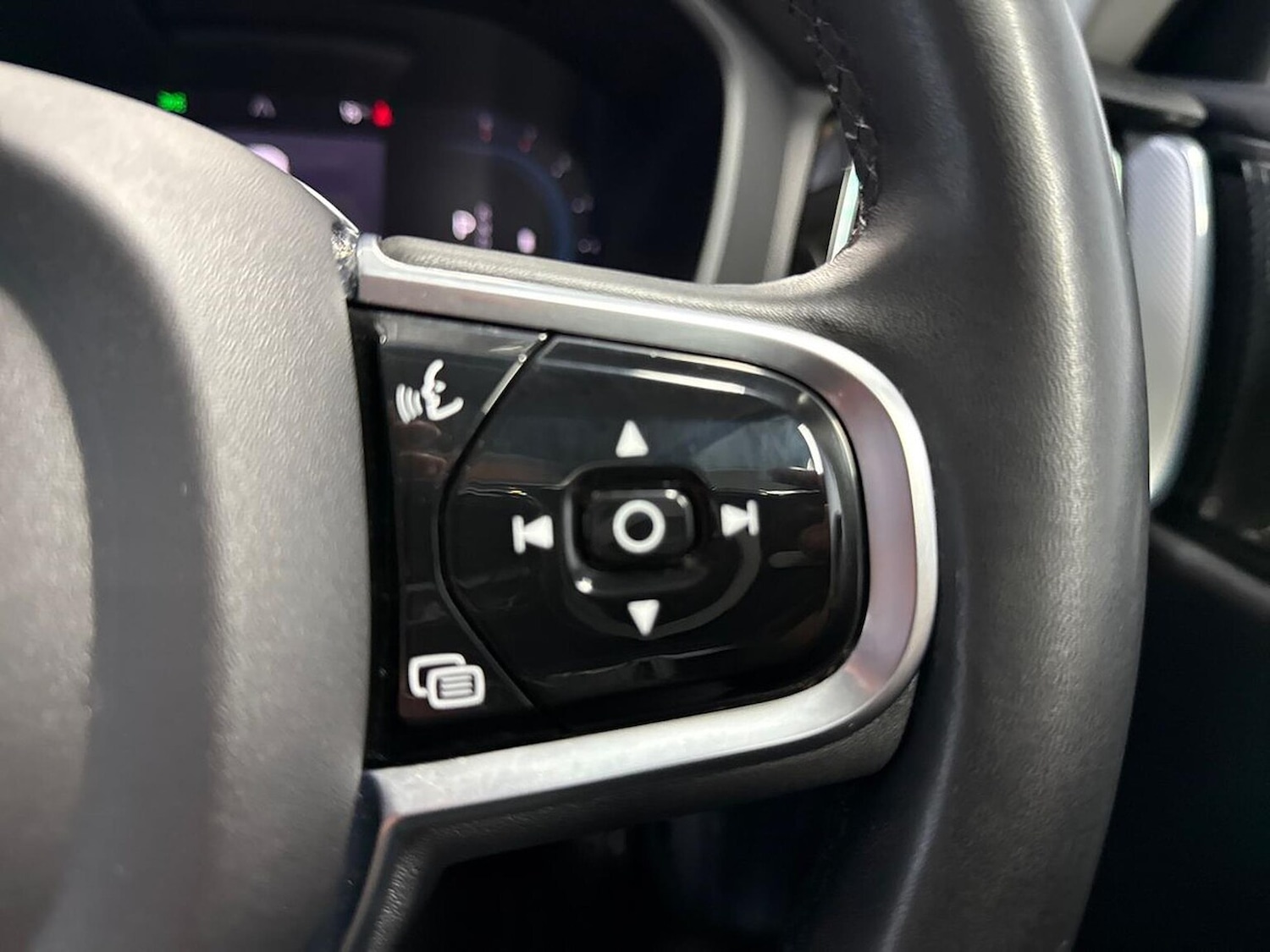 Used Volvo XC60 2023 for sale - 76559730: Photo 25