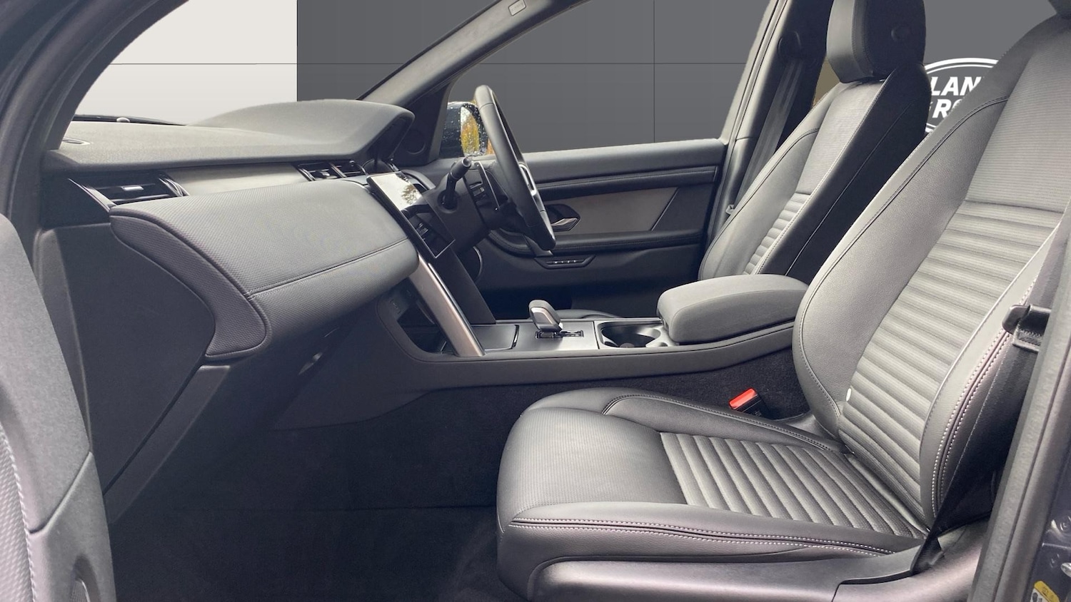 Used Land Rover Discovery Sport 2025 for sale - 77813308: Photo 3