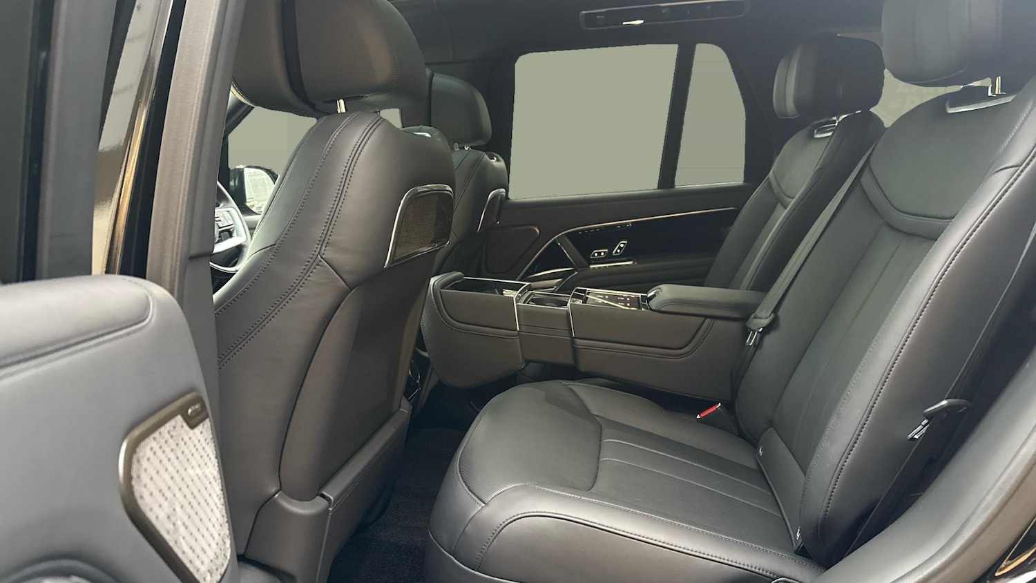 Used Land Rover Range Rover 2024 for sale - 76566197: Photo 4