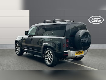 Used Land Rover Defender 2024 for sale - 77567588: Photo