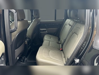 Used Land Rover Defender 2024 for sale - 77567588: Photo