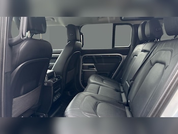 Used Land Rover Defender 2024 for sale - 77431594: Photo