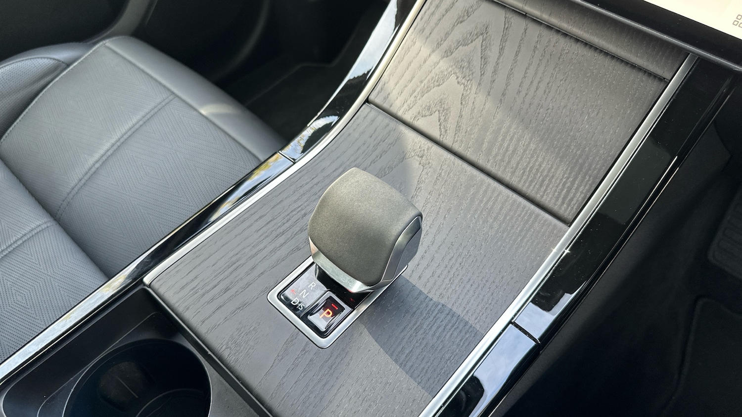 Used Land Rover Range Rover Velar 2024 for sale - 76332706: Photo 13