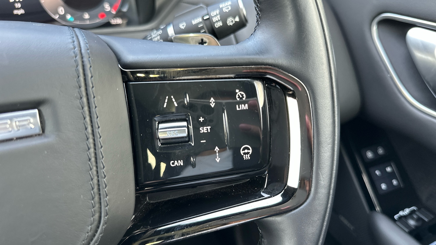 Used Land Rover Range Rover Velar 2024 for sale - 76332706: Photo 20