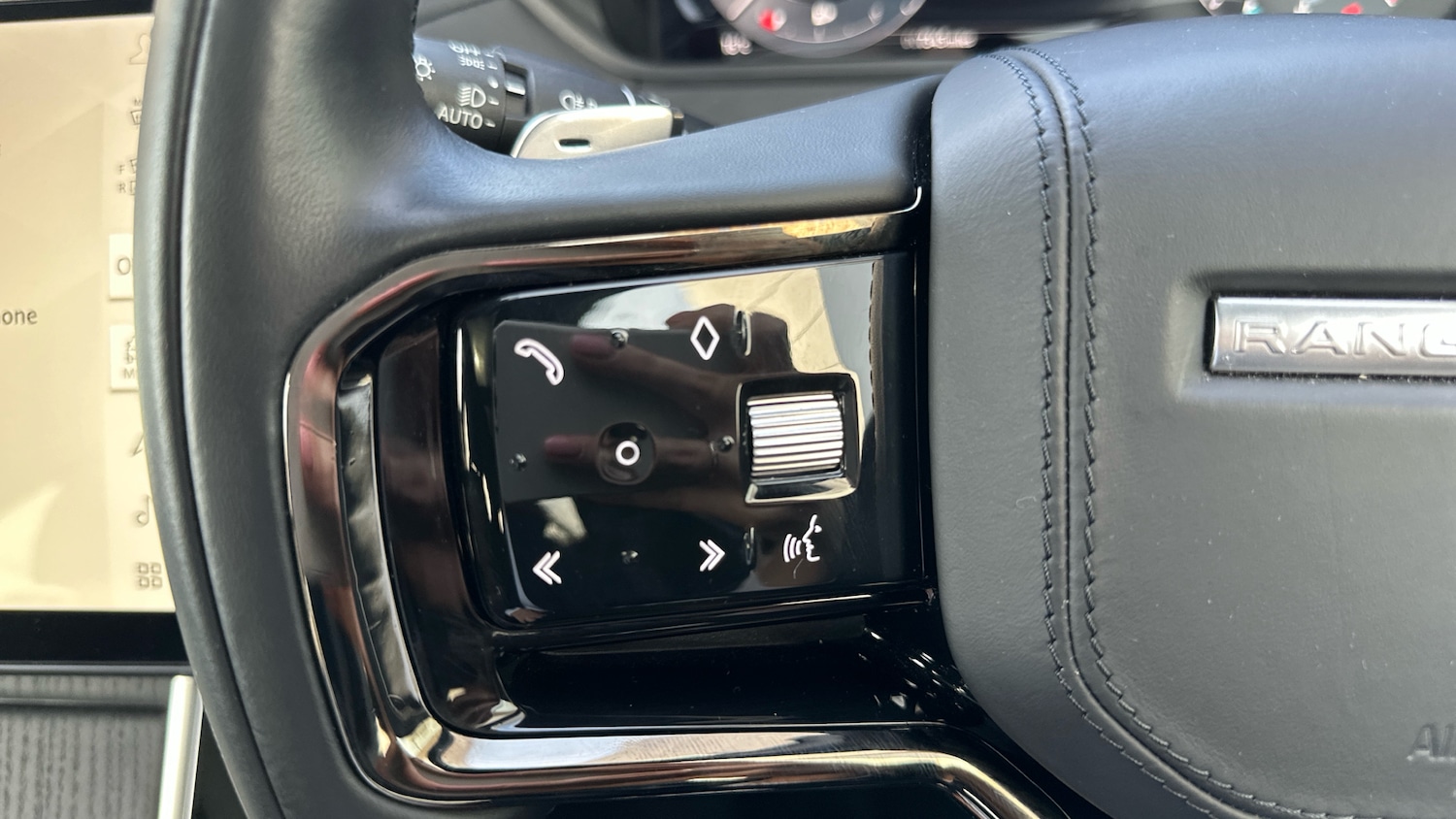 Used Land Rover Range Rover Velar 2024 for sale - 76332706: Photo 21