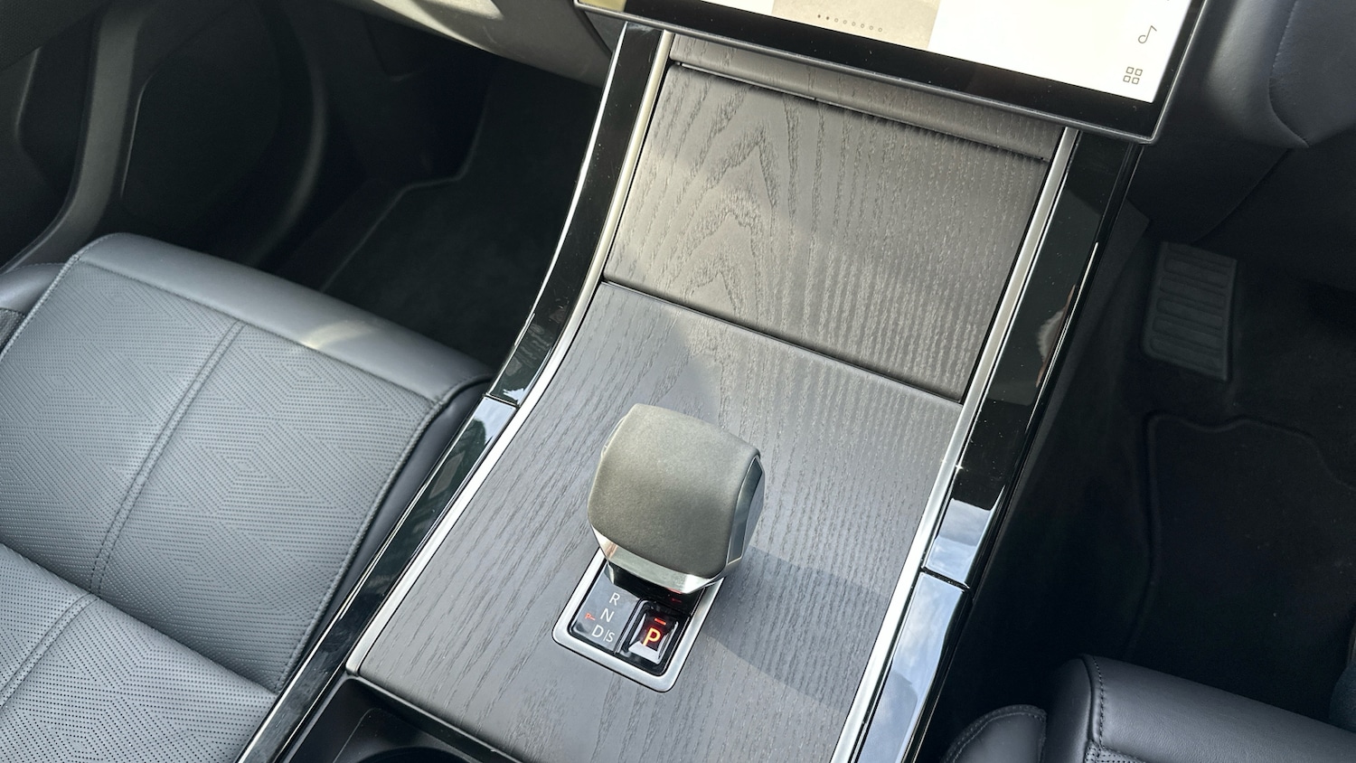 Used Land Rover Range Rover Velar 2024 for sale - 76332706: Photo 27