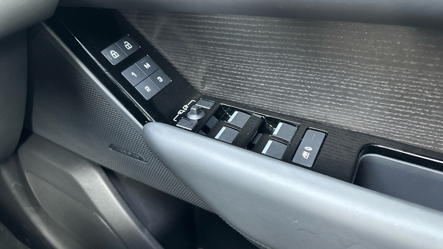 Used Land Rover Range Rover Velar 2024 for sale - 76332706: Photo 28