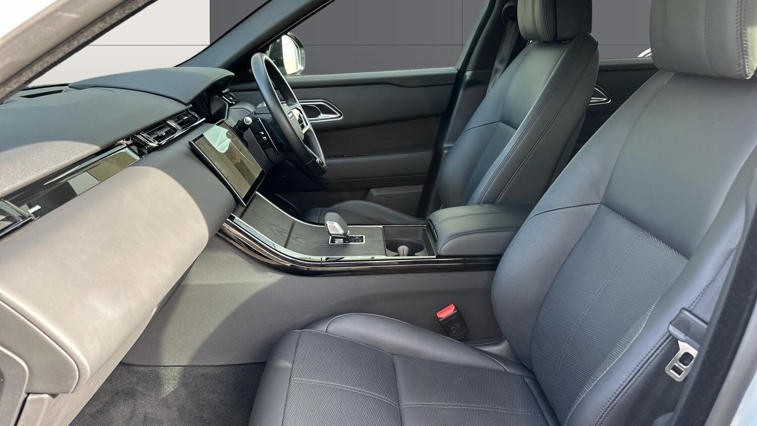 Used Land Rover Range Rover Velar 2024 for sale - 76332706: Photo 3