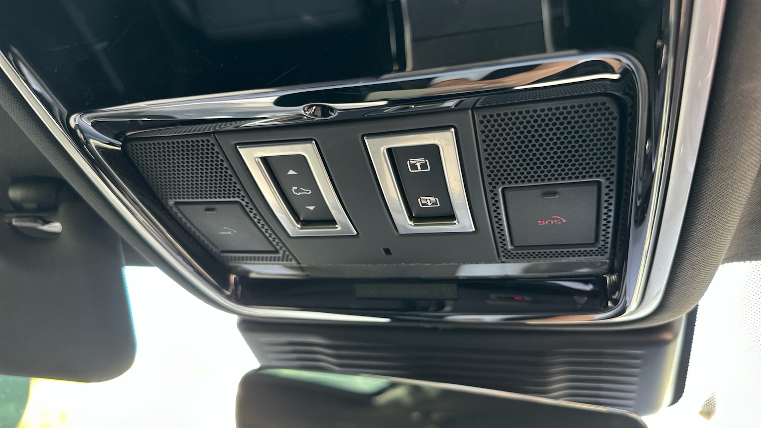 Used Land Rover Range Rover Velar 2024 for sale - 76332706: Photo 32