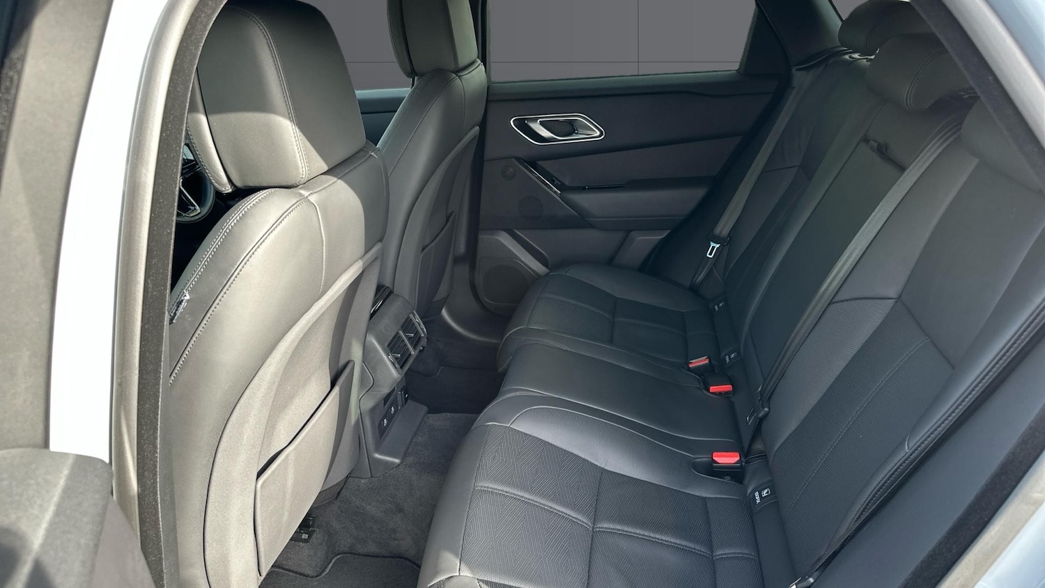 Used Land Rover Range Rover Velar 2024 for sale - 76332706: Photo 4