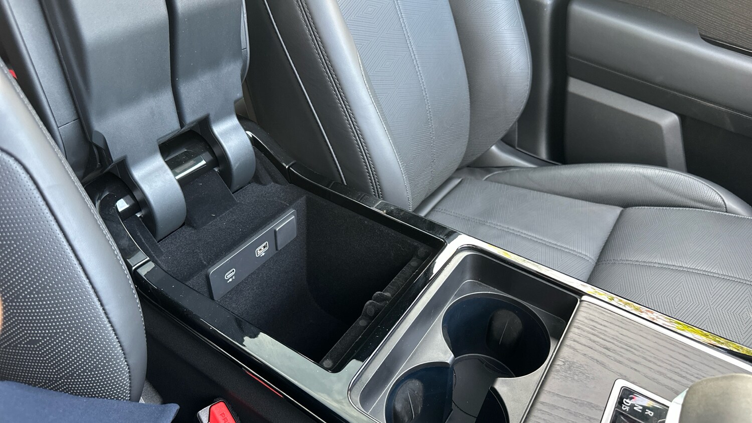 Used Land Rover Range Rover Velar 2024 for sale - 76332706: Photo 40