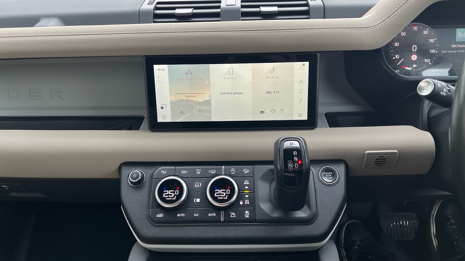 Used Land Rover Defender 2022 for sale - 76776340: Photo 14