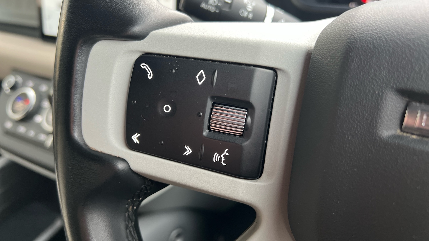 Used Land Rover Defender 2022 for sale - 76776340: Photo 28