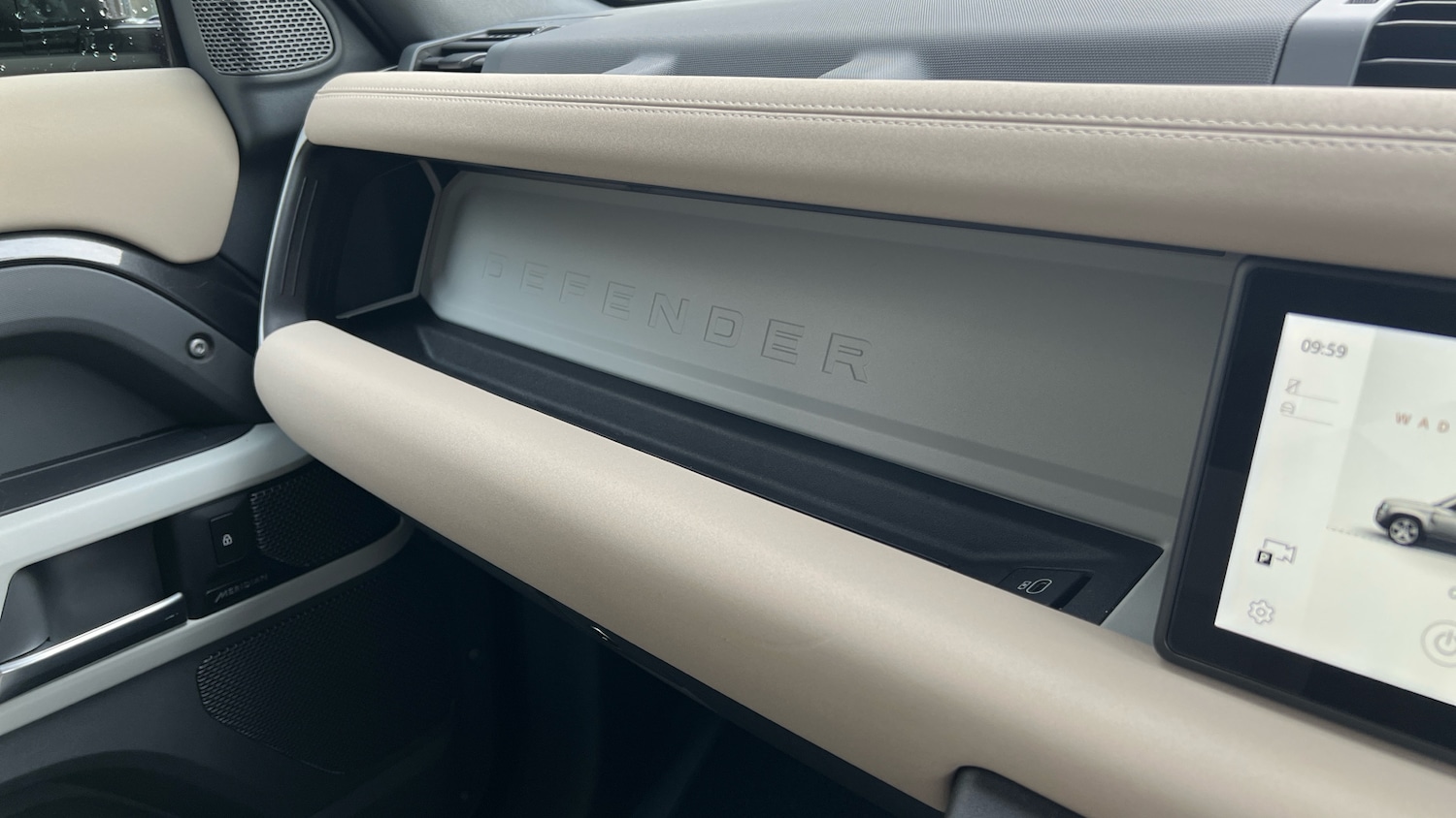 Used Land Rover Defender 2022 for sale - 76776340: Photo 32