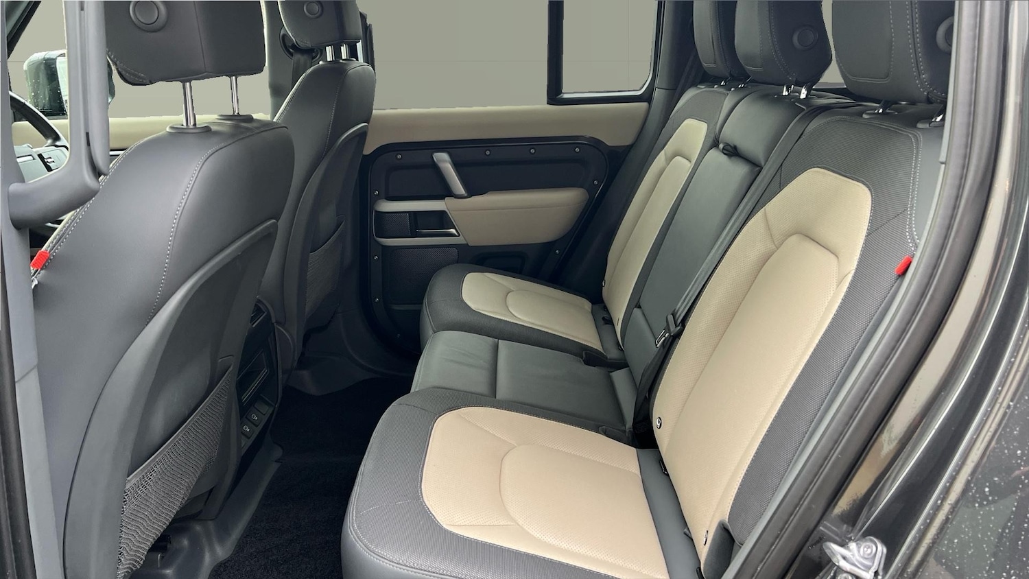 Used Land Rover Defender 2022 for sale - 76776340: Photo 4