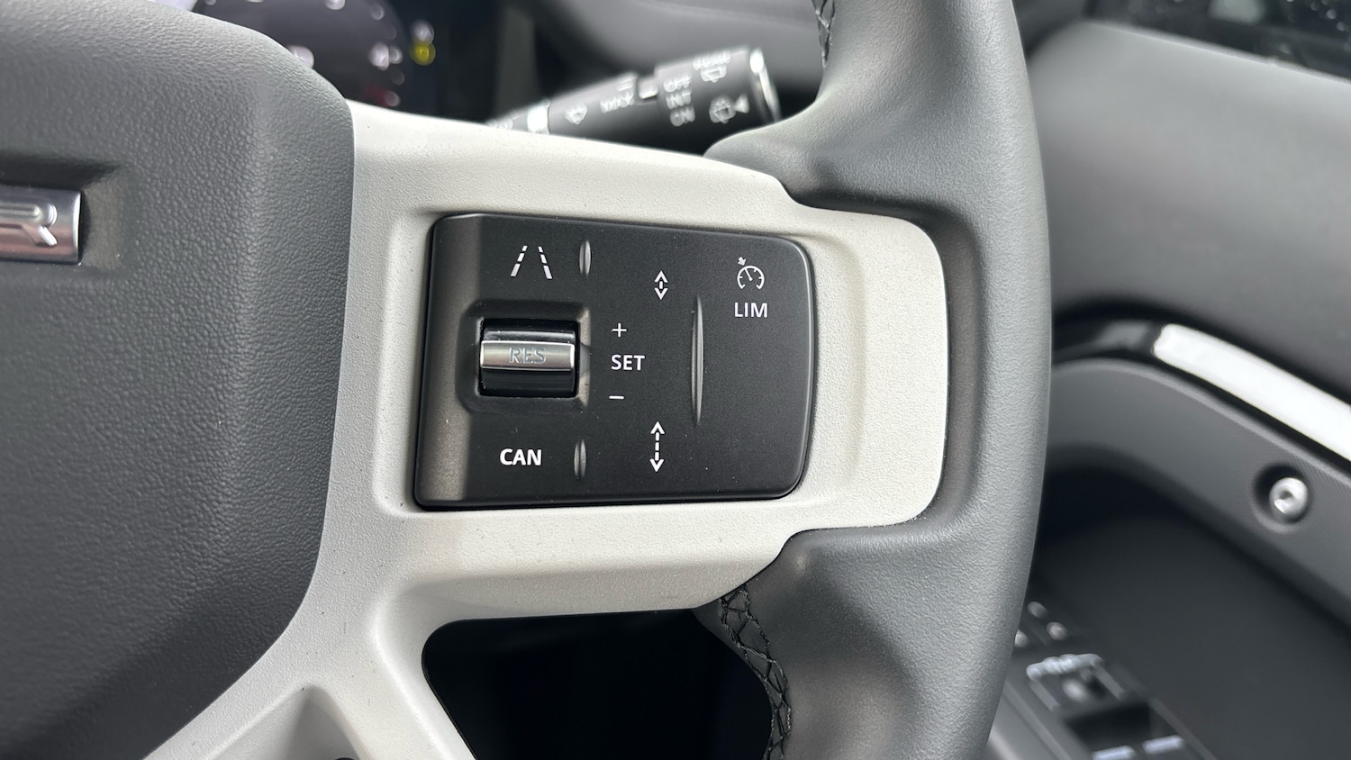 Used Land Rover Defender 2025 for sale - 77603579: Photo 40