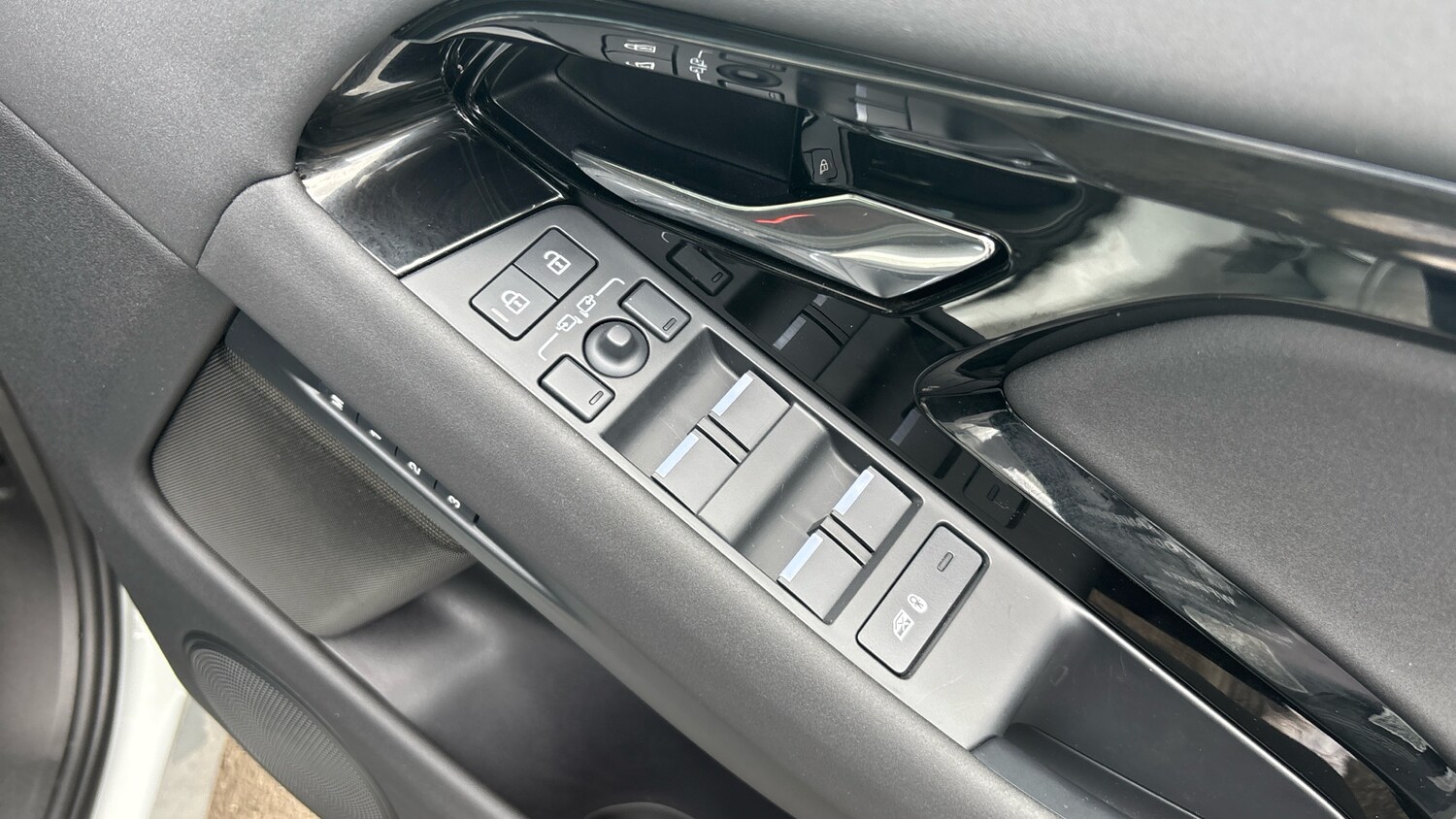 Used Land Rover Range Rover Evoque 2025 for sale - 76578056: Photo 23