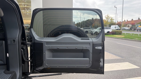 Used Land Rover Defender 2024 for sale - 76315276: Photo 24