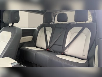 Used Land Rover Defender 2024 for sale - 76315276: Photo 4