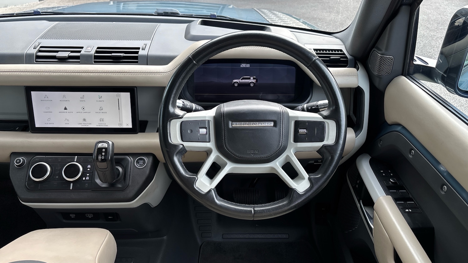 Used Land Rover Defender 2021 for sale - 76960642: Photo 15