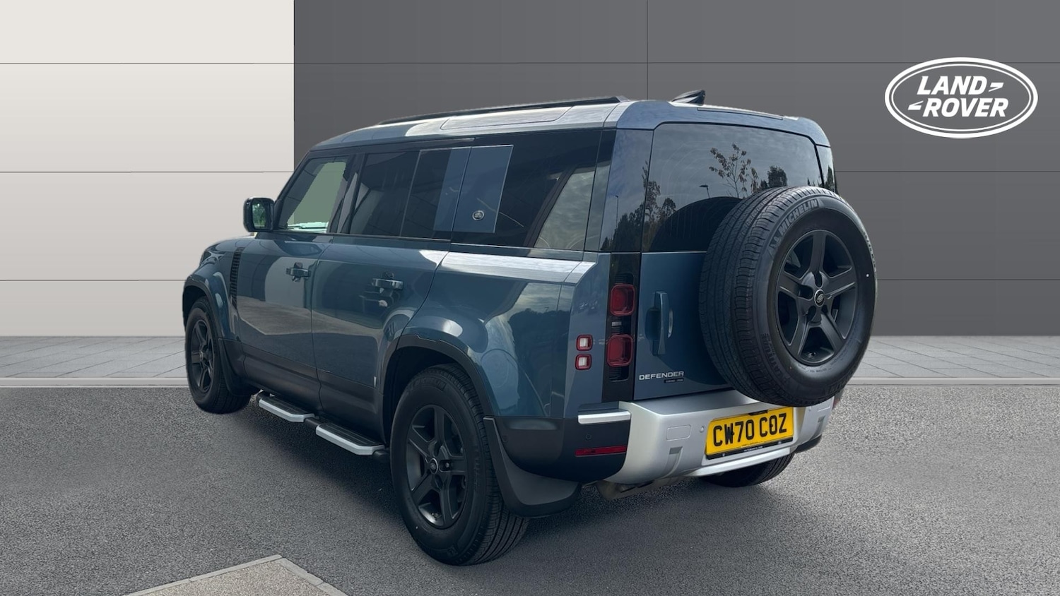 Used Land Rover Defender 2021 for sale - 76960642: Photo 2