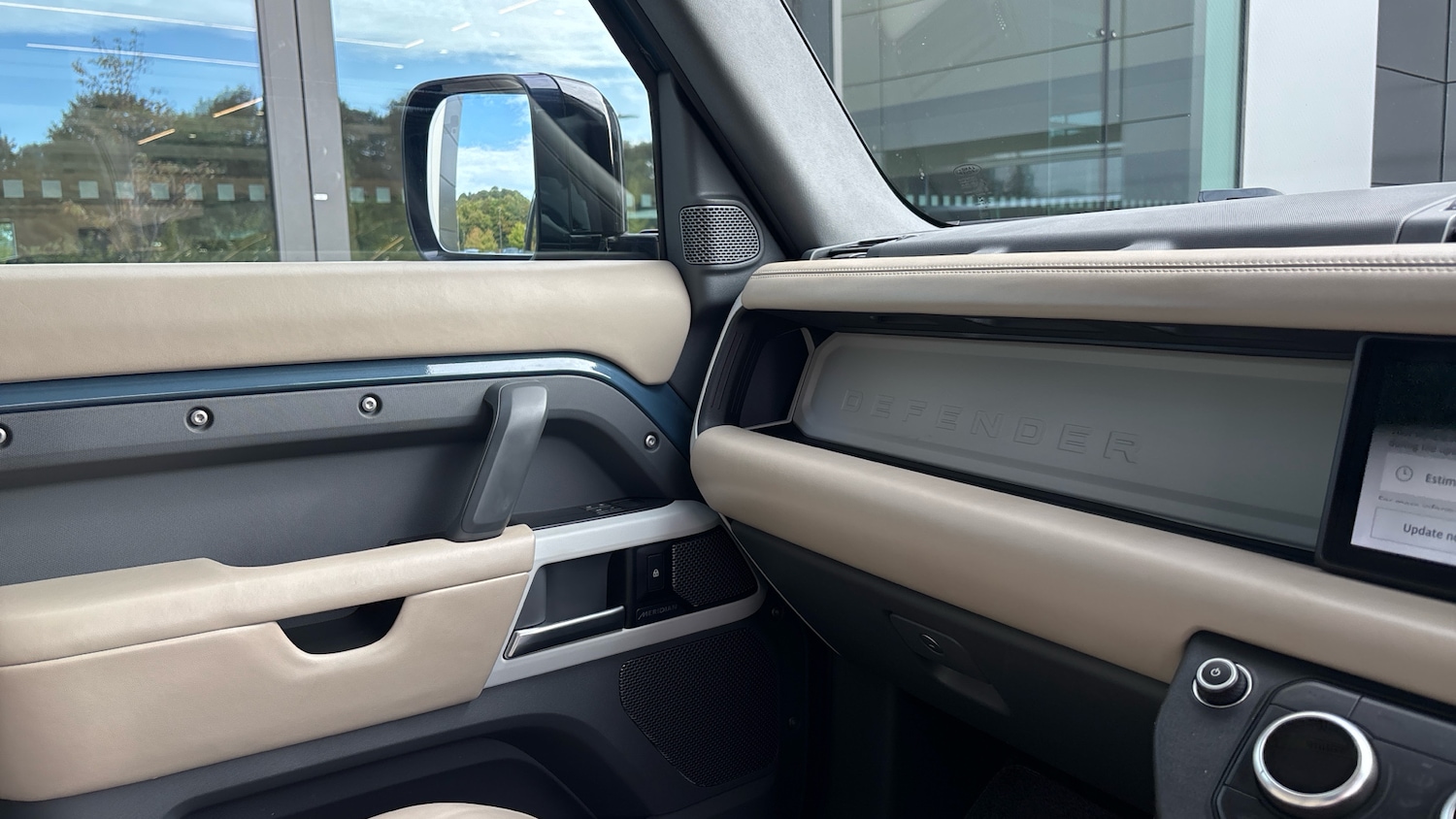 Used Land Rover Defender 2021 for sale - 76960642: Photo 23