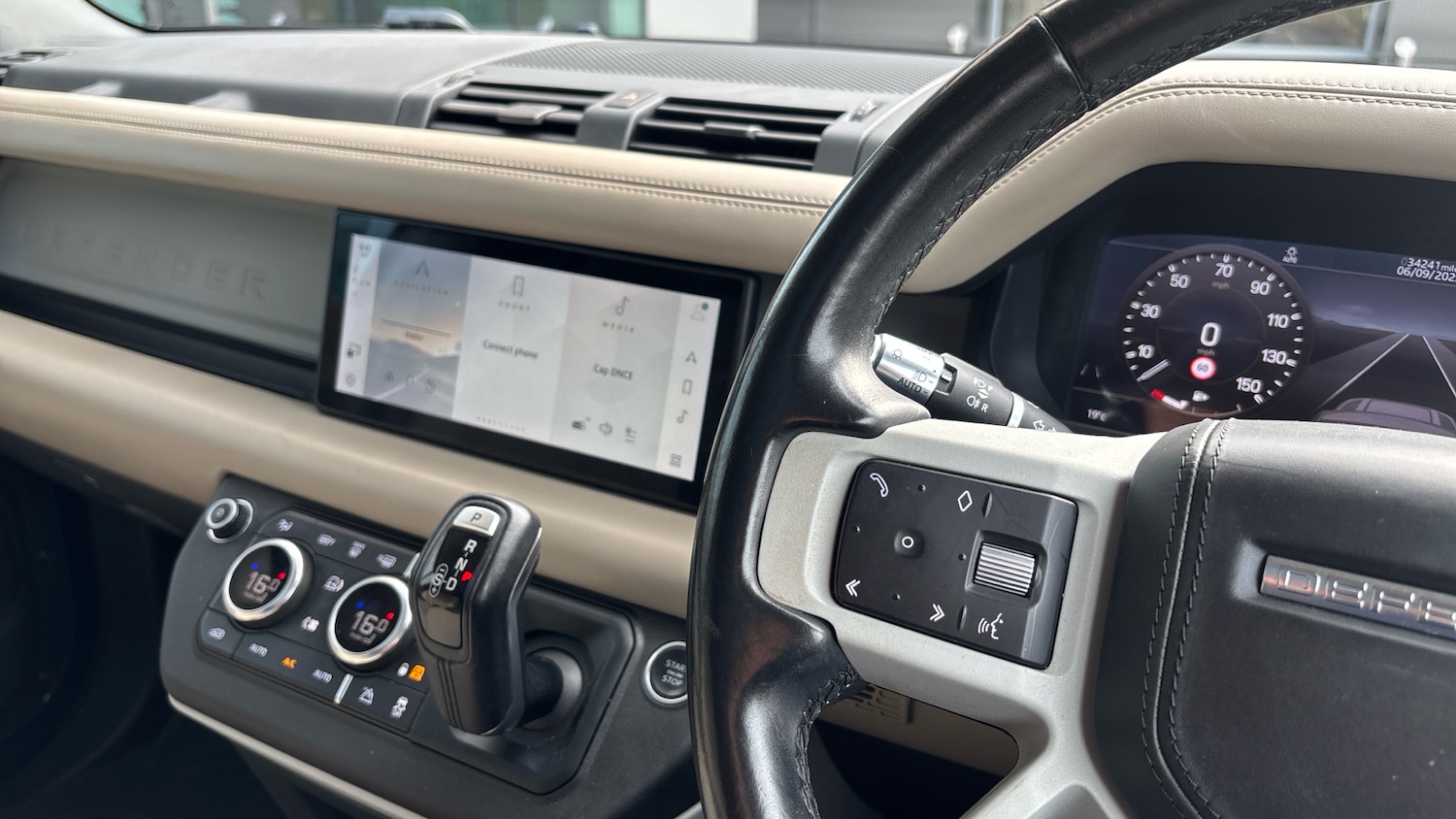 Used Land Rover Defender 2021 for sale - 76960642: Photo 29