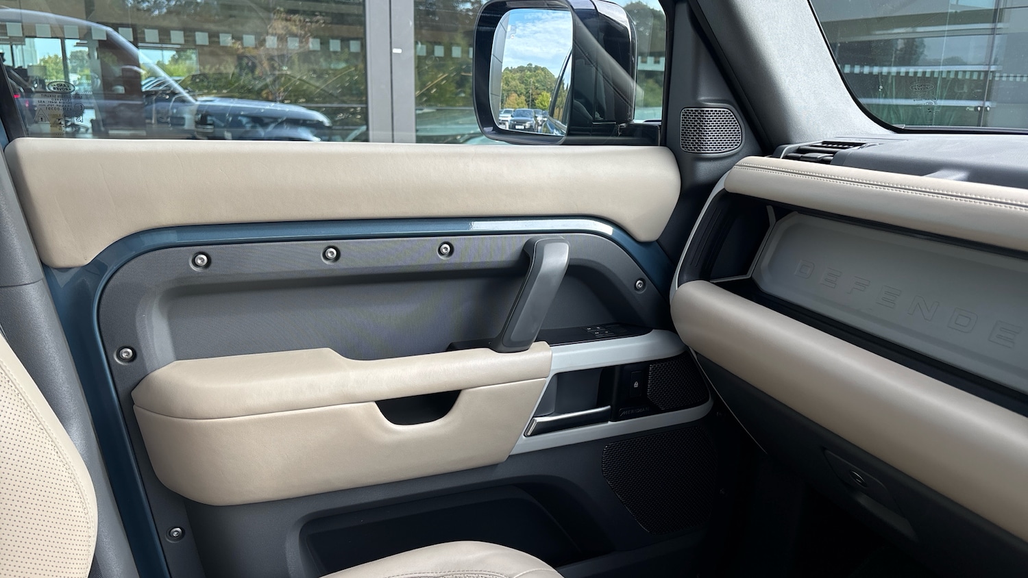 Used Land Rover Defender 2021 for sale - 76960642: Photo 32