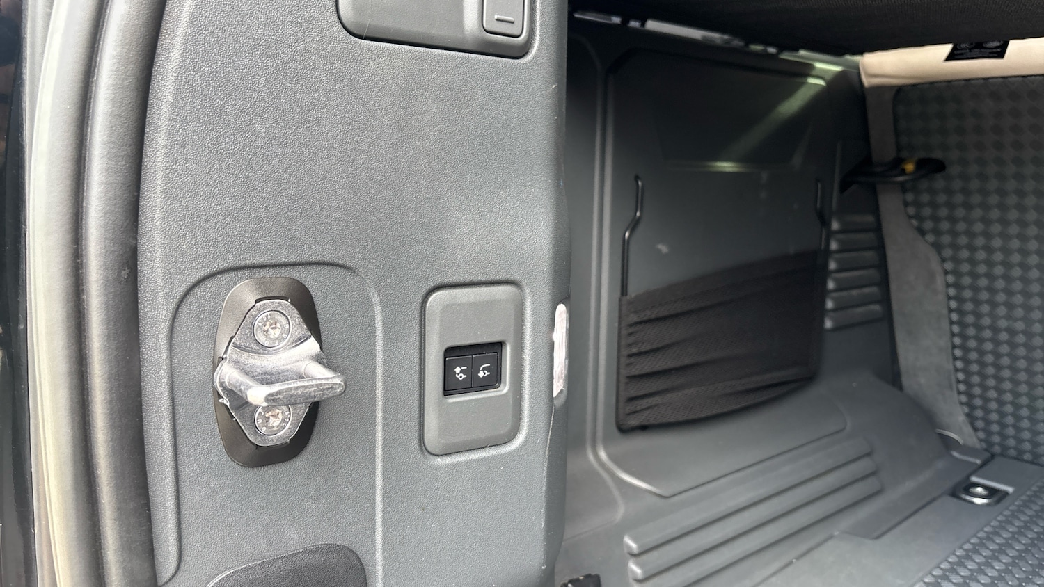 Used Land Rover Defender 2021 for sale - 76960642: Photo 38