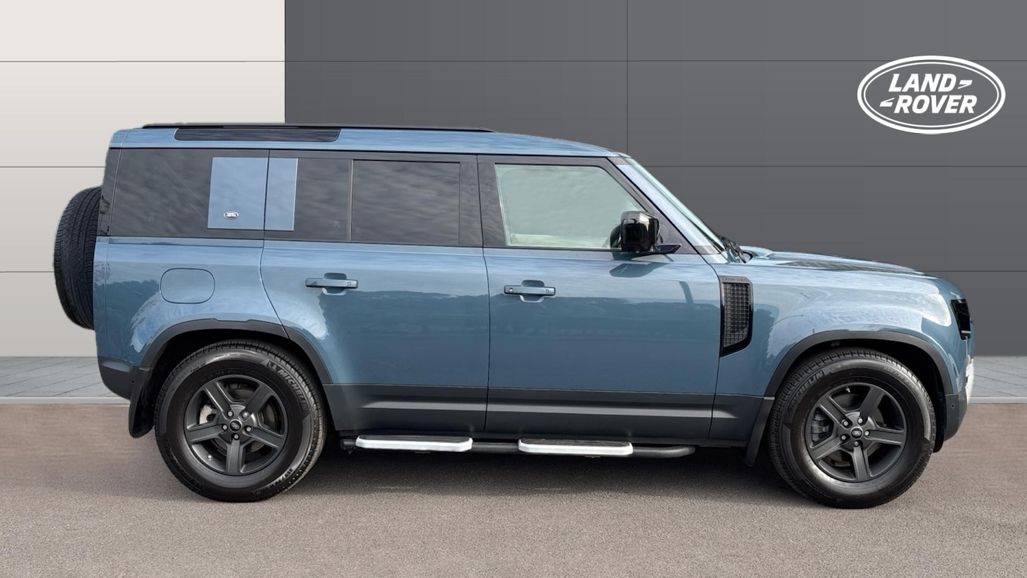 Used Land Rover Defender 2021 for sale - 76960642: Photo 5