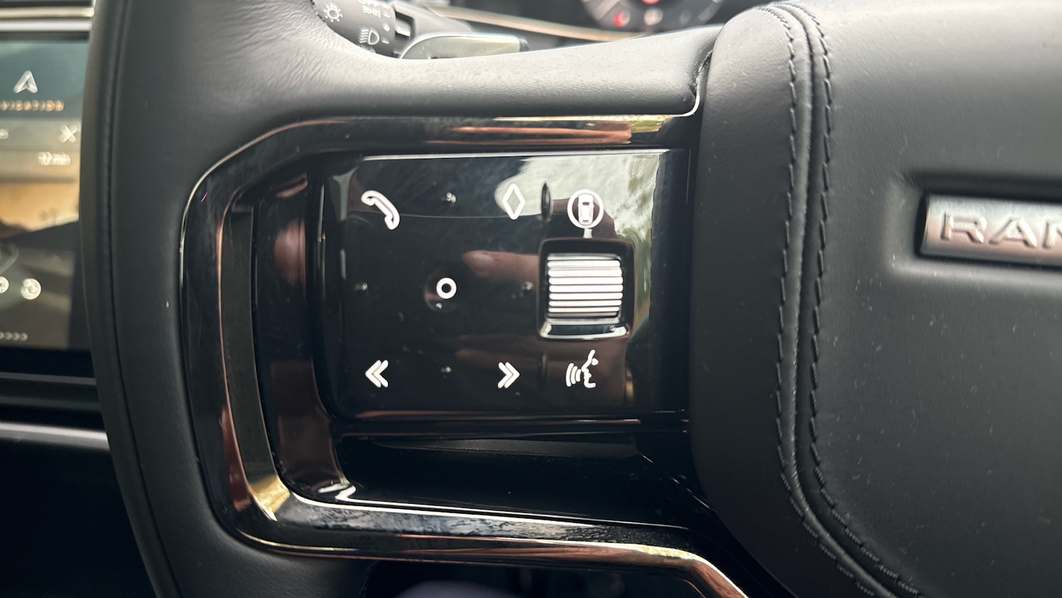 Used Land Rover Range Rover Evoque 2025 for sale - 76366230: Photo 21