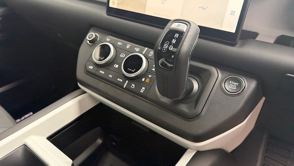 Used Land Rover Defender 2025 for sale - 76219008: Photo 13